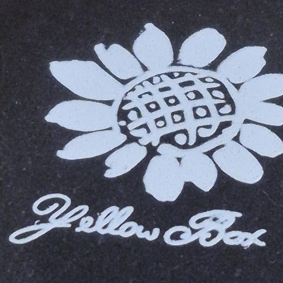 Yellow Box Black Sandals with Silver Glitter Straps Womens Size 9 - Picture 2 of 11